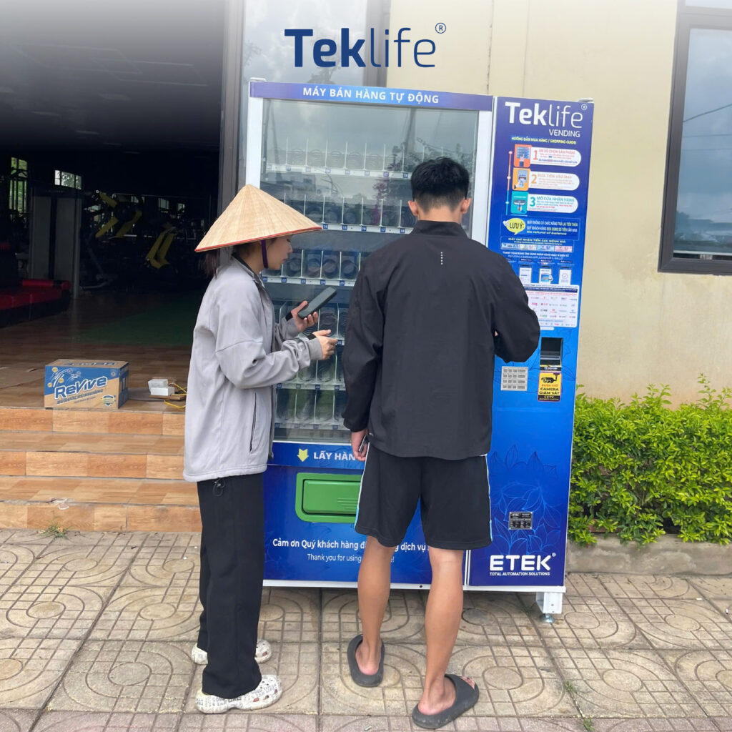 máy bán hàng tự động căng tin sân bóng