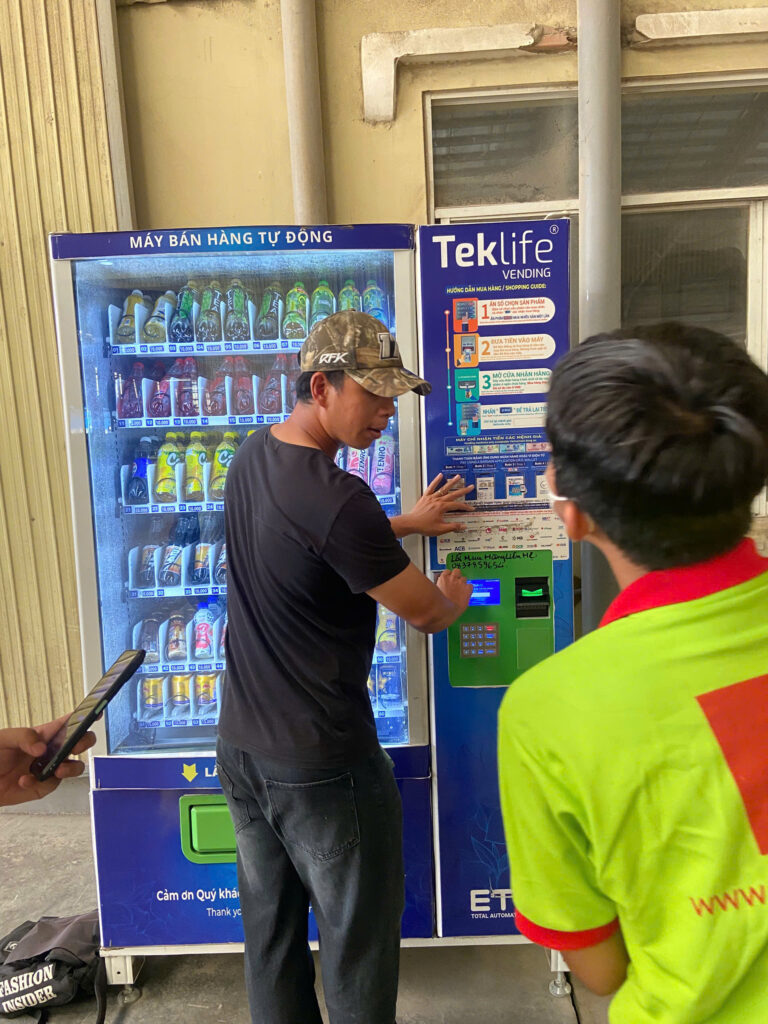 Vận hành máy bán hàng tự động