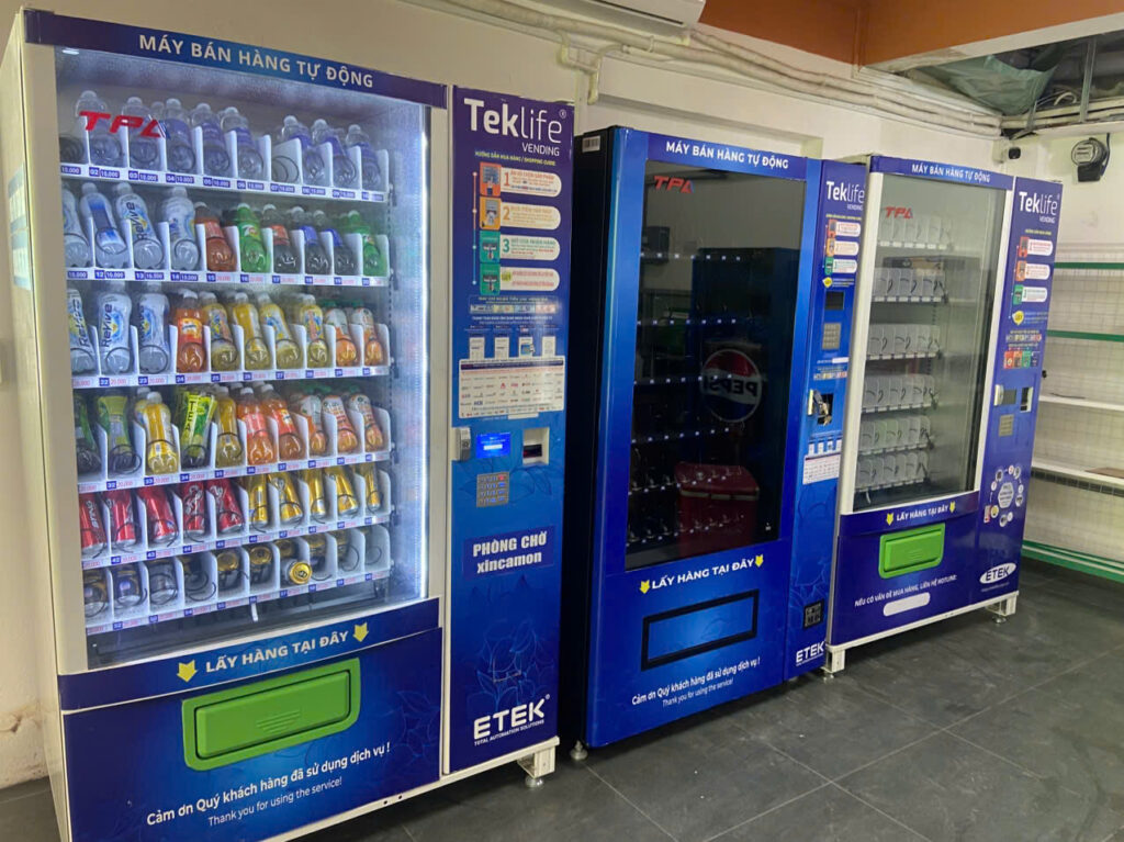 máy bán hàng tự động trạm sạc Vinfast