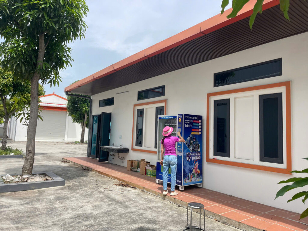 Máy bán hàng tự động