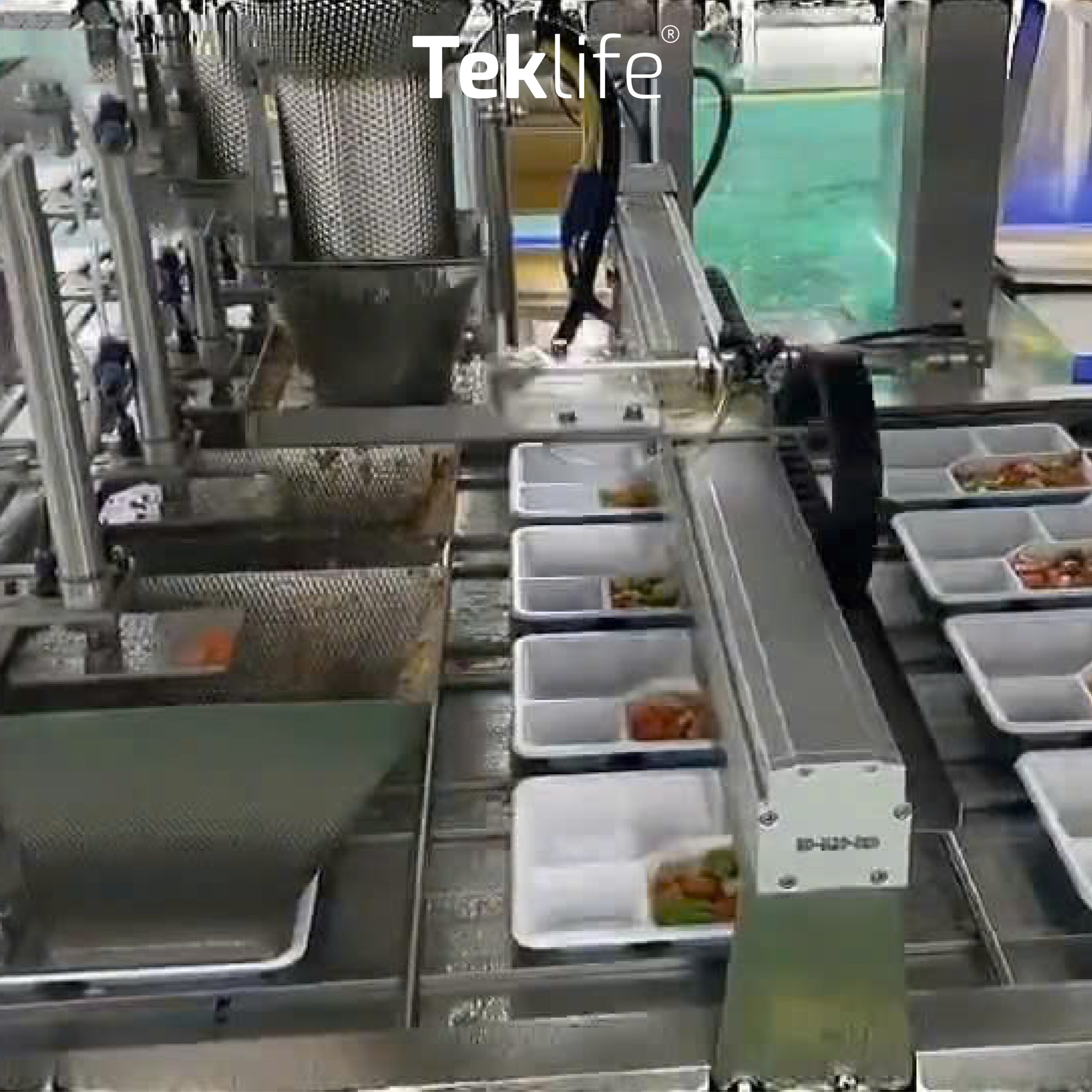 may-chia-thuc-an-khay-tu-dong-03 Máy chia thức ăn tự động