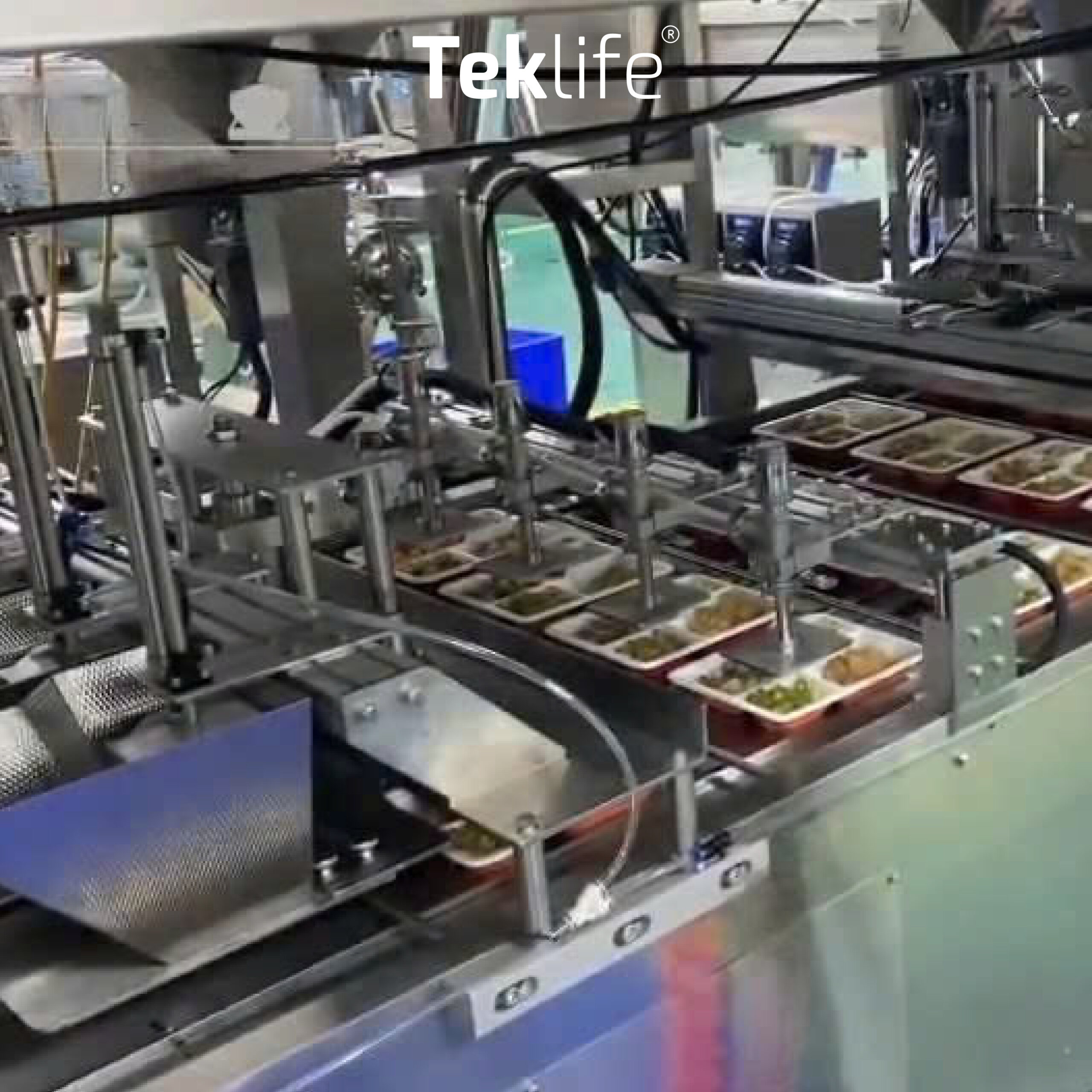 may-chia-thuc-an-khay-tu-dong-04 Máy chia thức ăn tự động