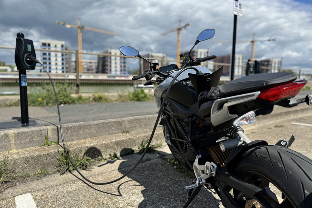 trạm sạc xe máy điện