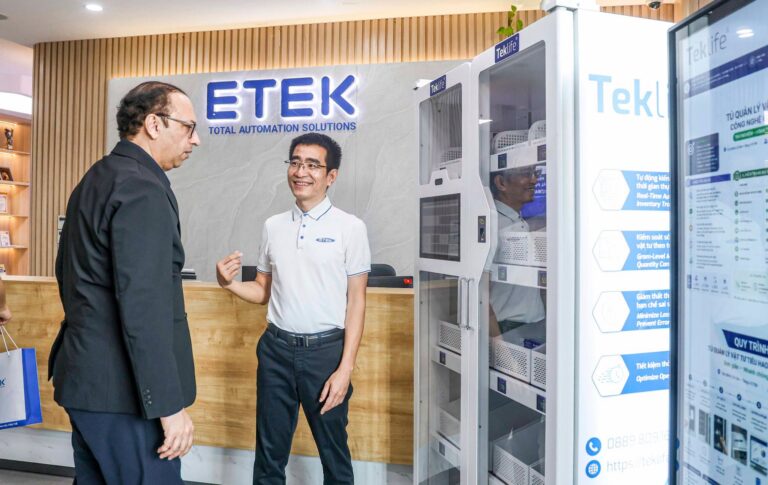 Khách hàng trực tiếp trải nghiệm hệ sinh thái giải pháp thông minh Teklife