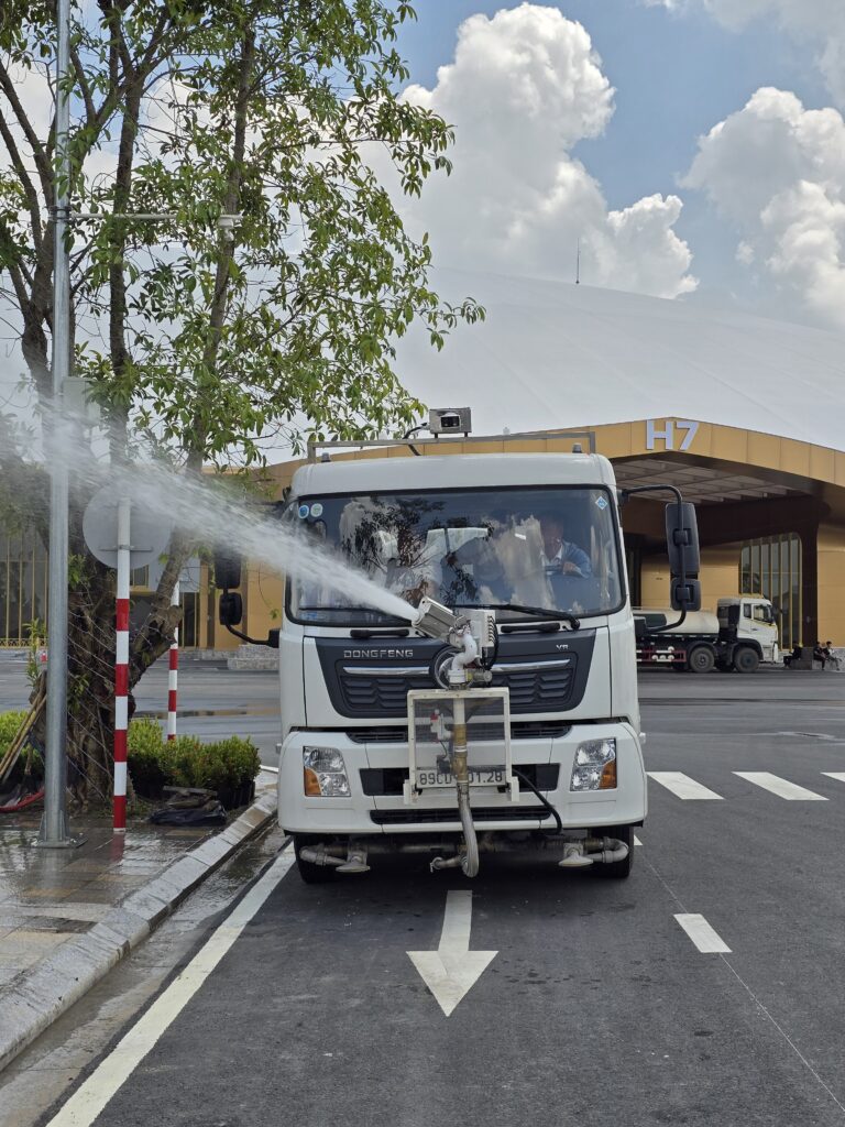 tưới cây xe bồn